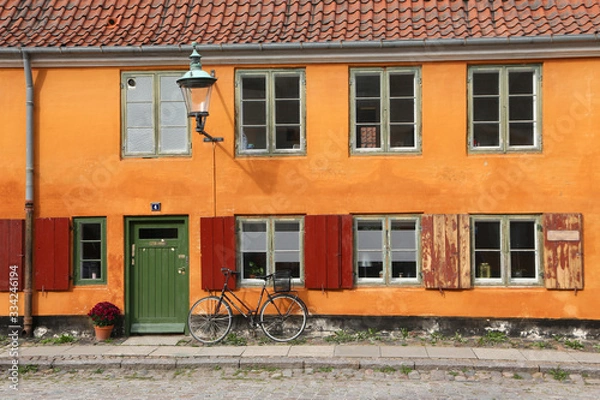 Obraz Orange walls and bicycle