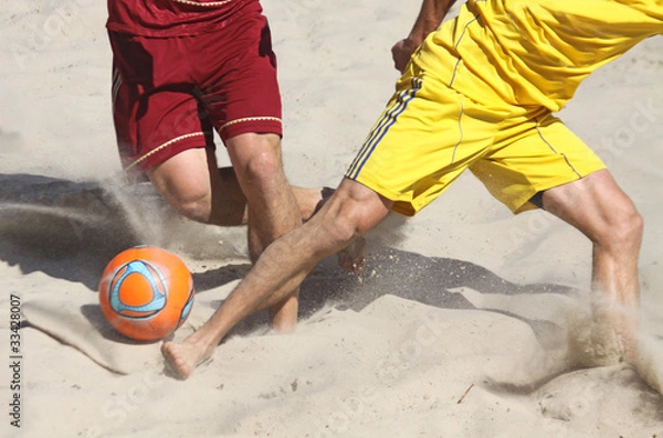 Obraz Ludzie grający w piłkę nożną na plaży