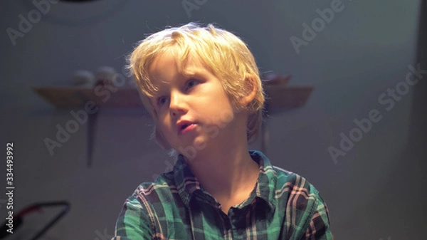 Obraz Boy talks to woman while sculpting in the workshop