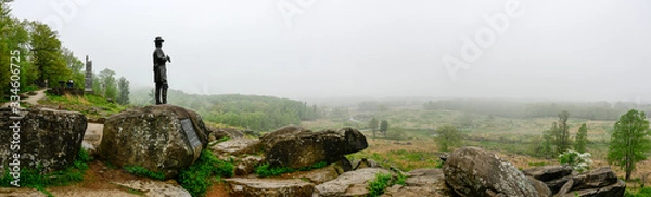 Fototapeta Panorama z pola bitwy Little Round Top of Civil War z pomnikiem generała Warrena, Gettysburg, Pensylwania.