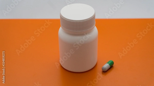 Obraz drug container with pill