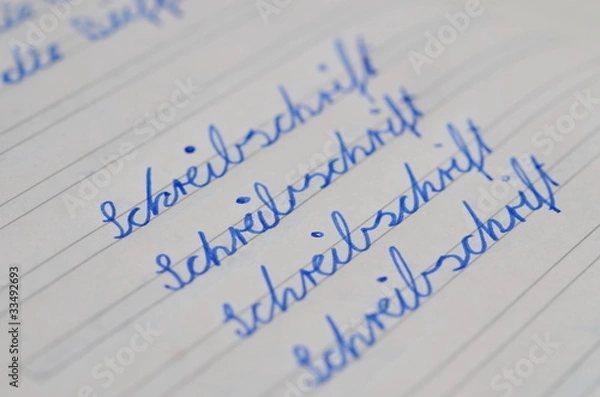 Fototapeta Kinder schreiben Schreibschrift in der Schule