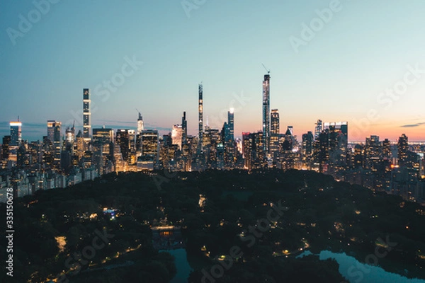 Fototapeta Spectacular Wide View over Central Park in Manhattan at Night with Flashing Cityscape Skyline of New York City 