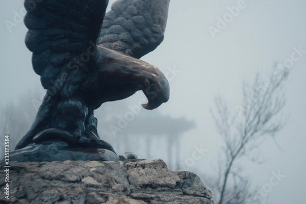 Obraz Eagle sculpture and Chinese gazebo