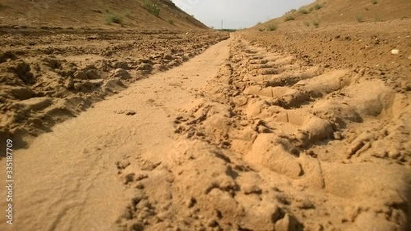 Obraz alone journey in desert