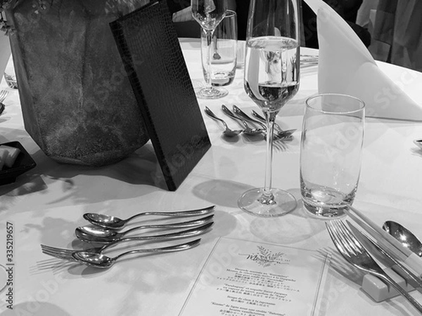 Fototapeta テーブルとシャンパン