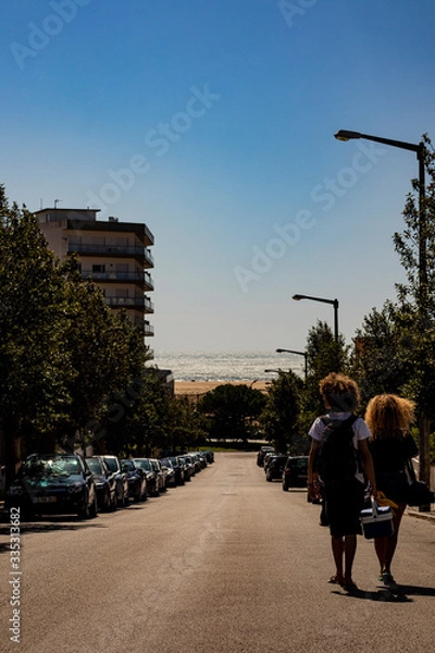 Obraz Beach Couple Walking Summer Light