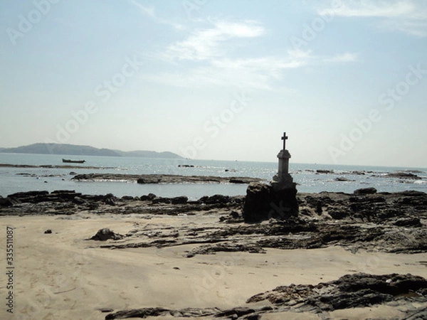 Obraz cross on the beach
