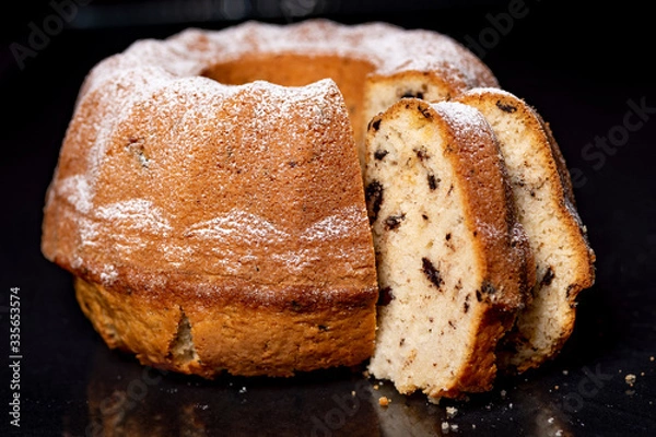 Obraz Cake, raisins, black background 09