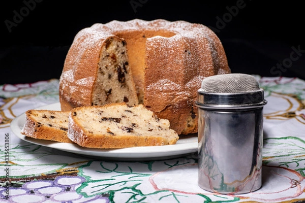 Obraz Cake, raisins, black background 04