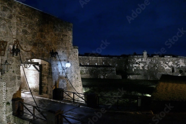 Fototapeta Chained bridge and majestic Morro castle from the side