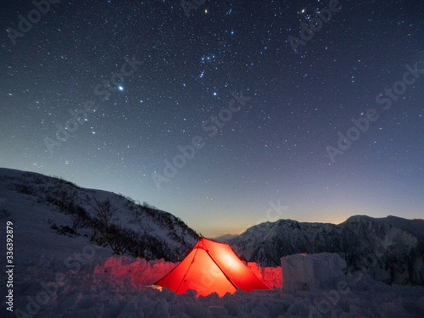 Fototapeta テント 星空 雪山 天の川