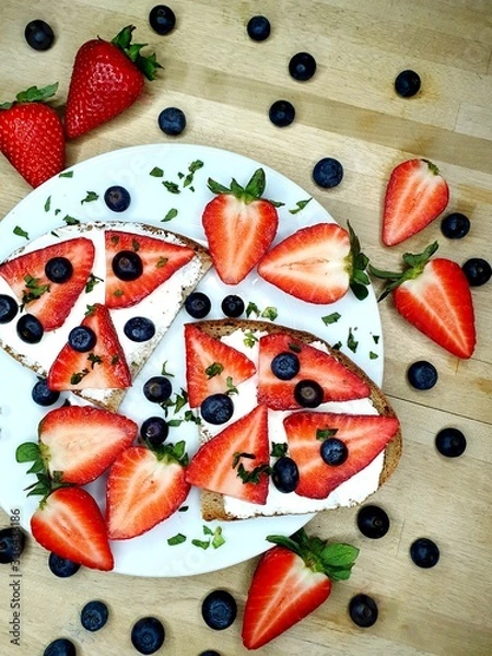 Obraz bread with strawberries
