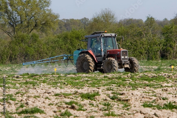 Obraz Tracteur épandant engrais