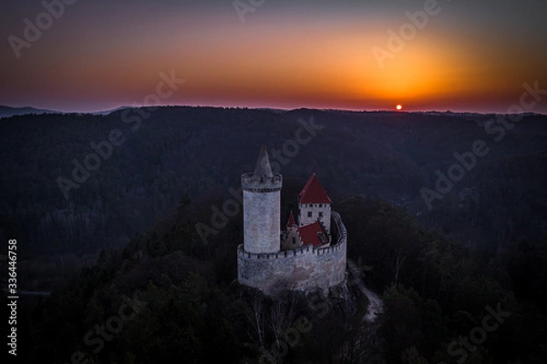 Fototapeta Kokorin Castle is a castle located northeast of Melnik, Czech Republic. It was built in the first half of the 14th century by order of Hynek Berka. It was heavily damaged during the Hussite wars.