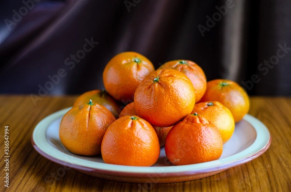 Obraz Mandarin oranges piled up on a plate.