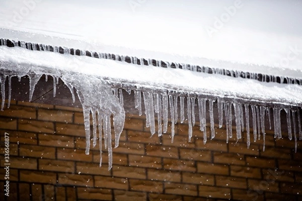 Obraz icicles hanging from a roof