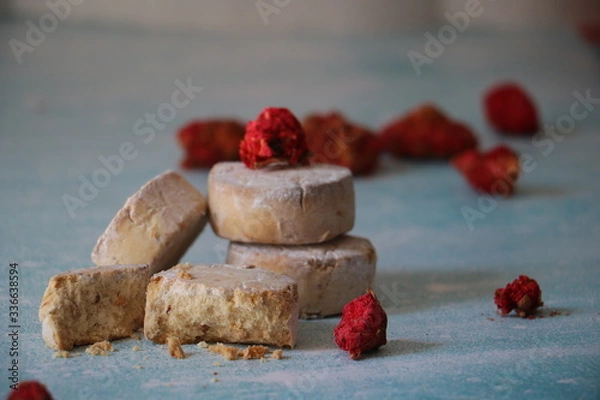 Fototapeta delicious small biscuits cookies isolated on light background  