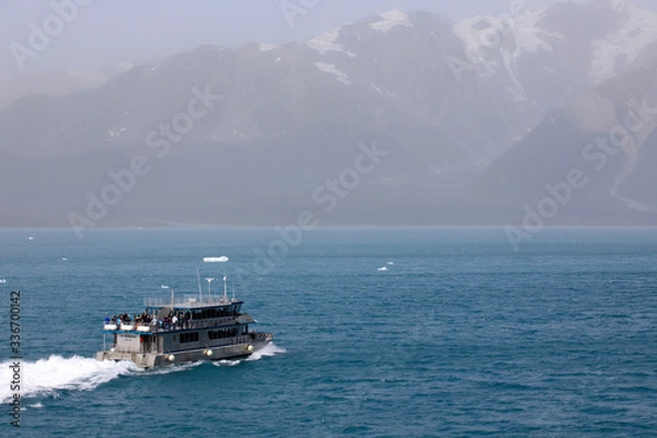 Obraz Hubbard Glacier, Alaska / USA - August 08, 2019: View from ship cruise deck near hubbard glacier, Seward, Alaska, USA