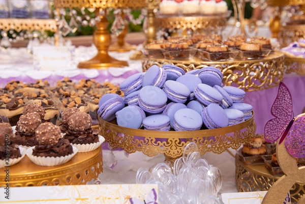 Fototapeta Purple macaroons on a dessert table.