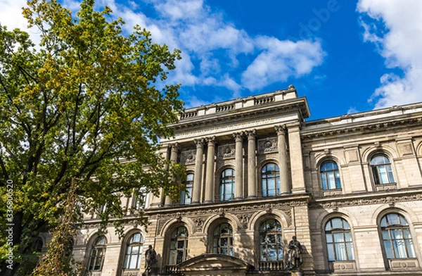 Obraz Fasada Berlińskiego Muzeum Historii Naturalnej (Museum fur Naturkunde). Założona w 1810 roku, mieści więcej milionów okazów zoologicznych, paleontologicznych i mineralogicznych