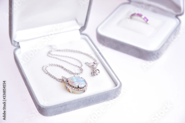 Obraz 化粧箱に入ったアクセサリーのイメージ