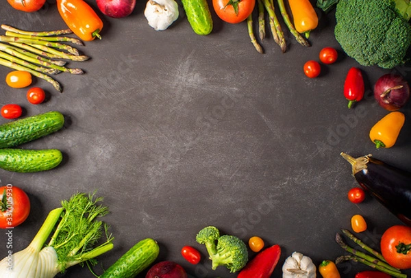 Obraz Exposition of fresh organic vegetables on black table. tomato, pepper, broccoli, onion, garlic, cucumber,  eggplant, black Eyed Peas, ecological bag.
