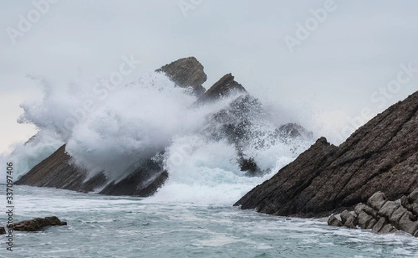 Obraz Waves crashing on the rocks