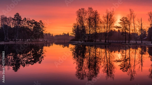 Obraz Wschód Słońca nad zalewem 