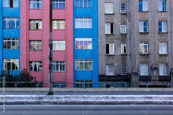 Fototapeta Very old building wall in the city of São Paulo 4