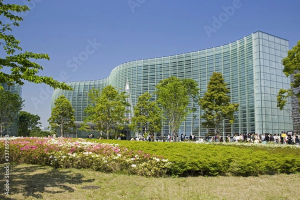 Obraz 新緑と国立新美術館