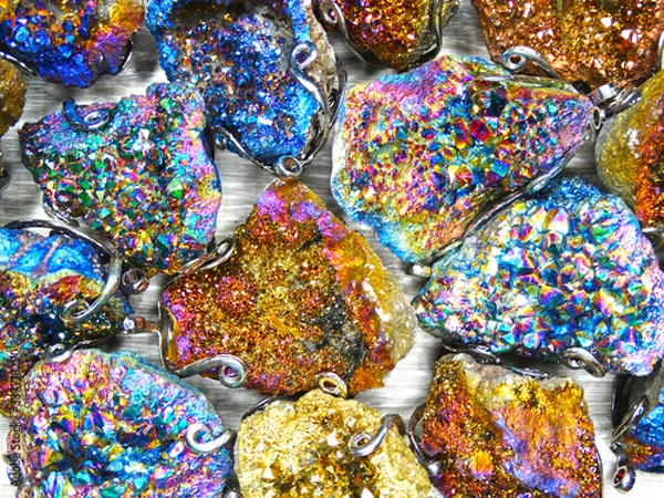 Obraz titanium rainbow aura quartz set semigem clusters