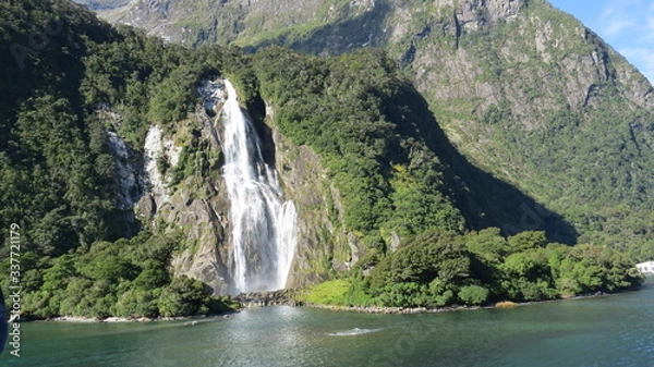 Obraz Milford Sound Cascada New Zealand