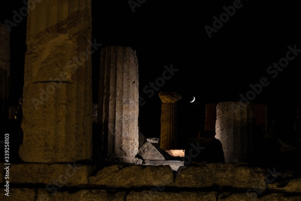 Fototapeta night details of the archaeological area of the Valley of the Temples in Agrigento
