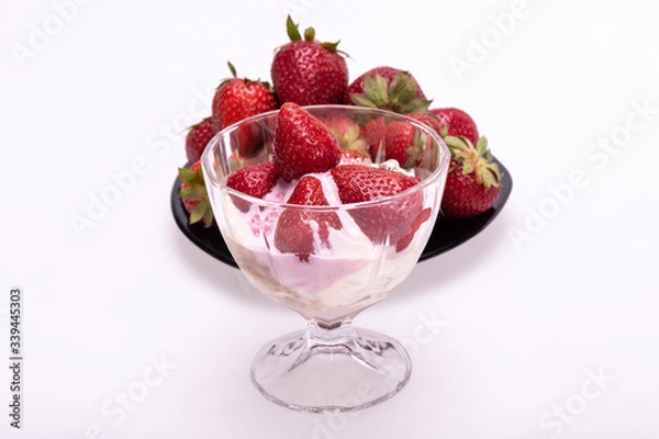 Fototapeta ice cream and fresh ripe strawberries  isolated on white background