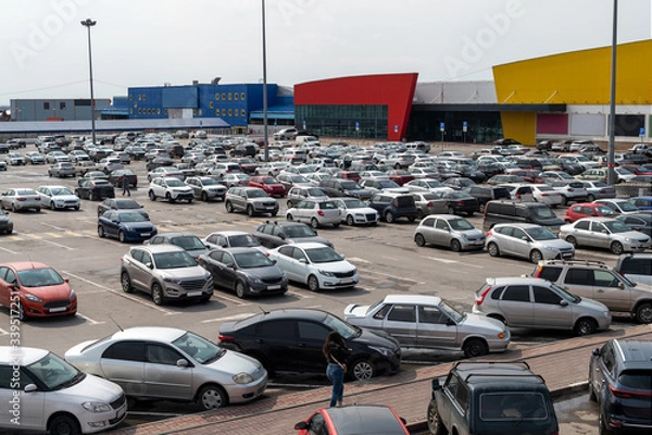 Obraz full parking at the supermarket on a cloudy afternoon. area with different supermarket and hypermarkets and warehouses