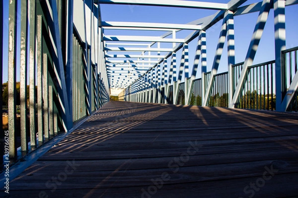 Fototapeta Shadowy Bridge