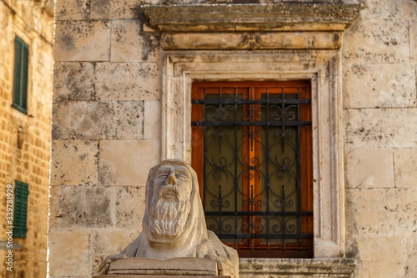 Fototapeta HVAR / CROATIA - AUGUST 2015: Statue of praying monk in the historic centre of Hvar town on Hvar island, Croatia