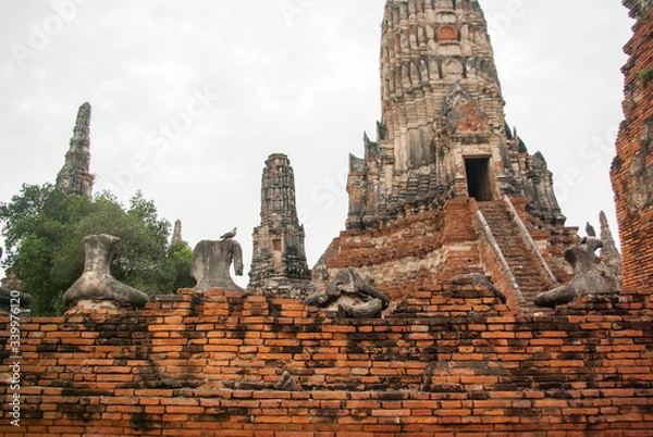 Obraz 壊れた仏像：アユタヤの寺院跡：タイの史跡：東南アジア旅先の風景