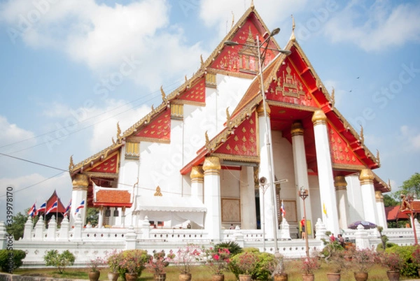 Obraz アユタヤの赤い屋根の寺院：タイ：東南アジア