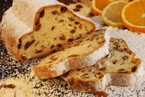 Obraz Christollen mit Rosinen, Scheiben, closeup