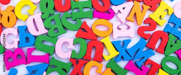 Fototapeta Letters of the alphabet are randomly scattered on a white background.