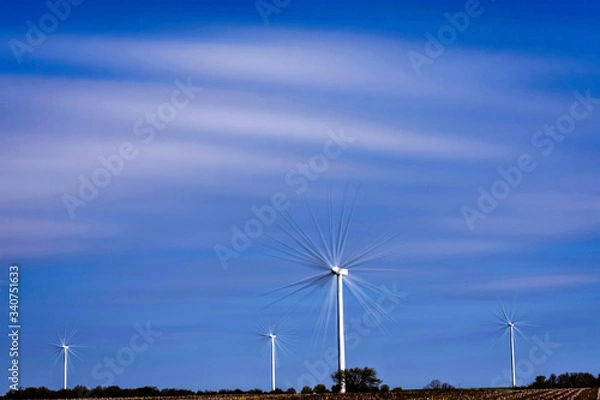 Obraz wind turbine in the wind