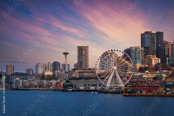 Fototapeta 2020-04-18 DOWNTOWN SEATTLE'S WATERFRONT WITH THE SPACE NEEDLE AND GREAT WHEEL