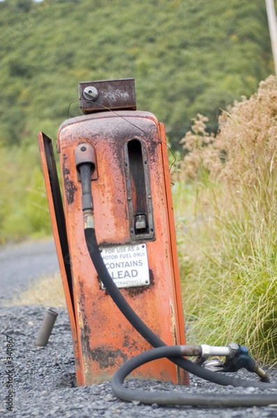 Obraz retro gas pump - side