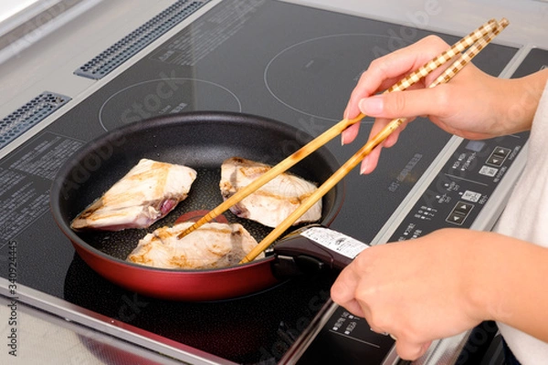 Fototapeta ぶりを焼く