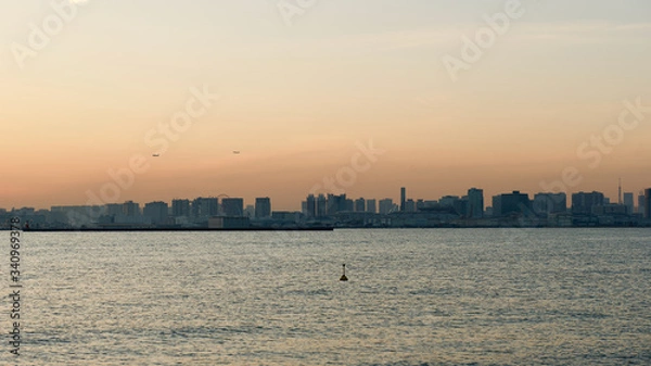 Obraz 若洲海浜公園から見るお台場の夕焼け