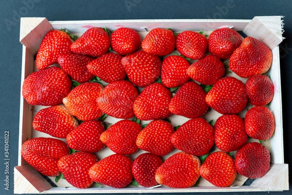 Obraz Strawberries from Huelva from the weekly market