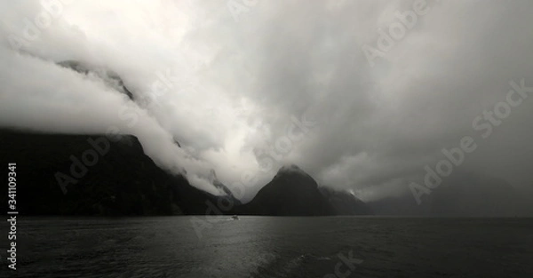 Obraz Fiord w chmurach