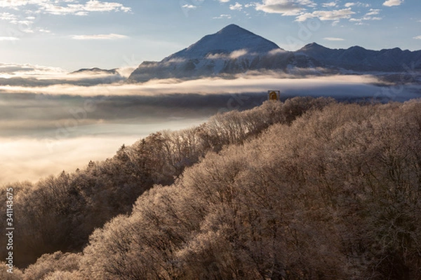Fototapeta 雪と雲海と武甲山